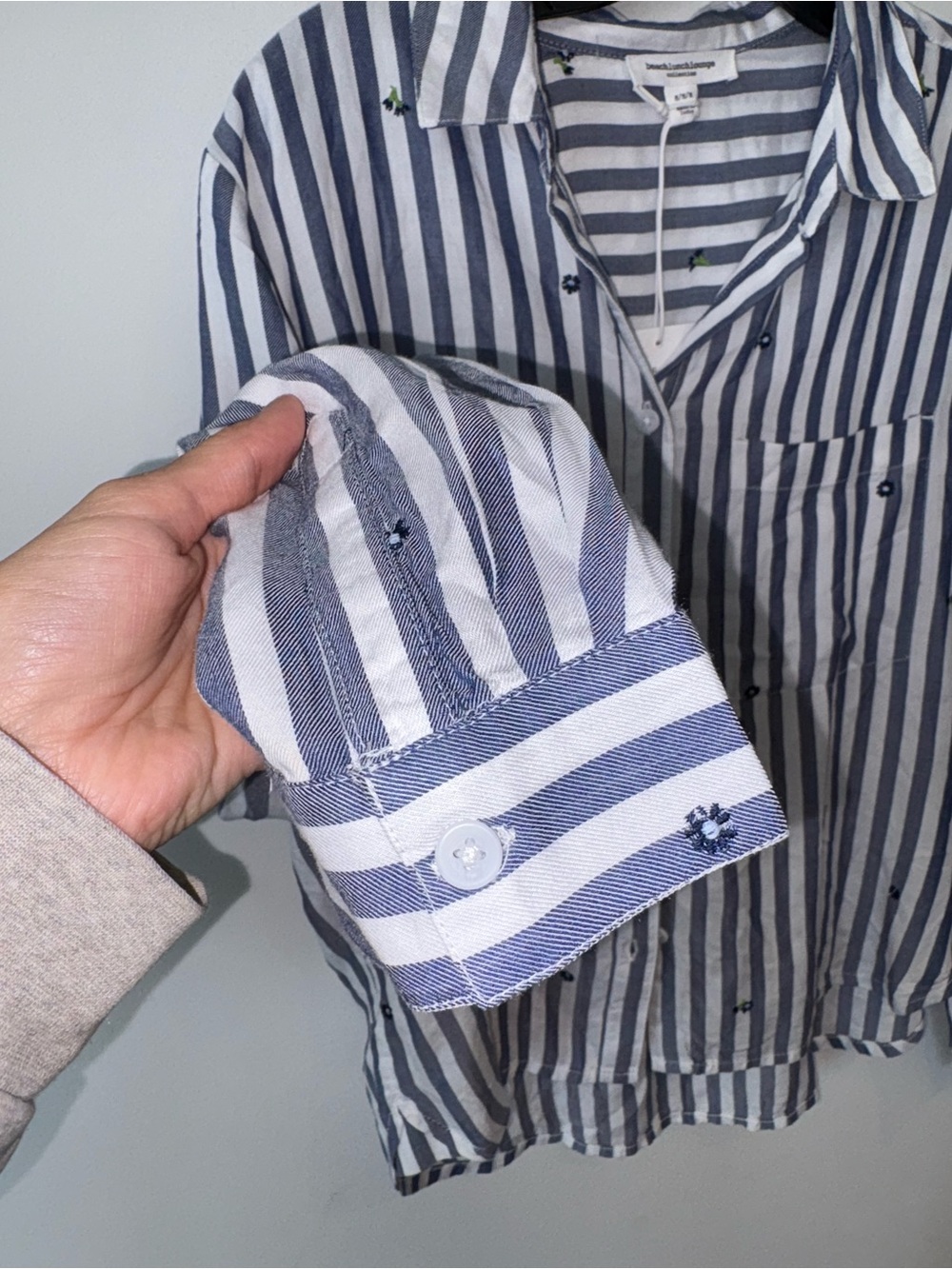 BeachLunchLounge Striped Button-Down Shirt in Navy and White NWT floral medium - Picture 2 of 6
